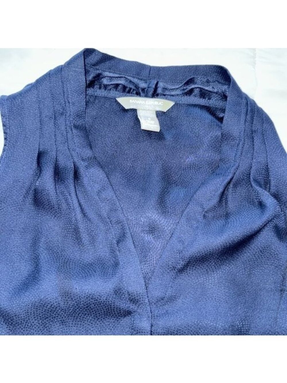 Banana Republic Womens Navy Sleeveless V-Neck Blouse S 100% Polyester - Picture 3 of 8